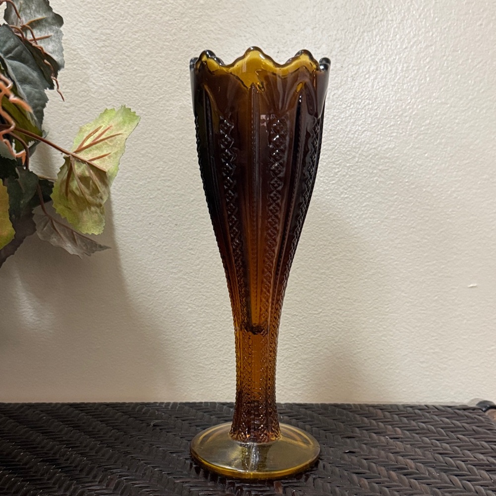 Vtg Indiana Glass Co. burnt amber pedestal vase. 10” High